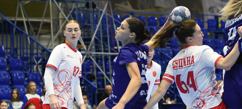 Алиса Дворцевая из "Лады" — лучший бомбардир Суперлиги после трёх туров. У Екатерины Долматовой в среднем по 10,5 гола за матч