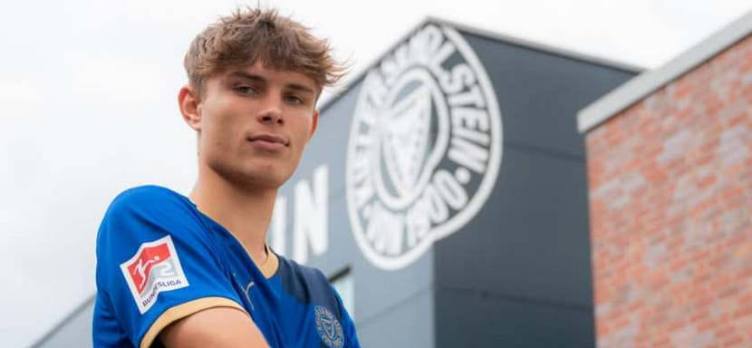 Сын легенд датского гандбола Ларса Кристиансена и Кристины Рослинг будет играть в футбольной бундеслиге за "Хольштайн Киль"