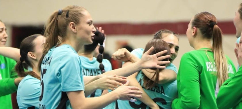 Александр Сытько: "Перед полуфиналом чемпионата Азии организаторы сами вычеркнули из нашего состава основных разыгрывающую и правую полусоеднюю"