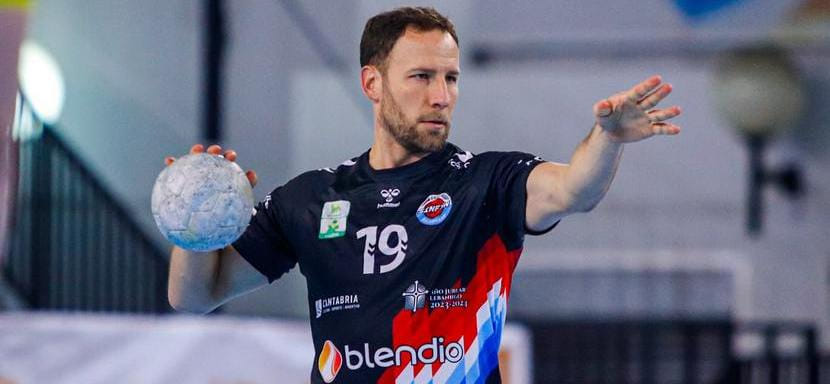 Испания. Разыгрывающий Александр Тюменцев, являющийся лучшим бомбардиром "Синфина" в сезоне, продлил контракт с клубом