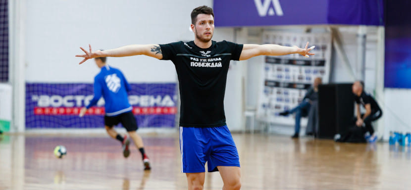 Olimpbet Cуперлига. Белорусский правый полусредний Артур Карвацкий, недавно покинувший "Виктор", стал игроком "Донских Казаков"-ЮФУ