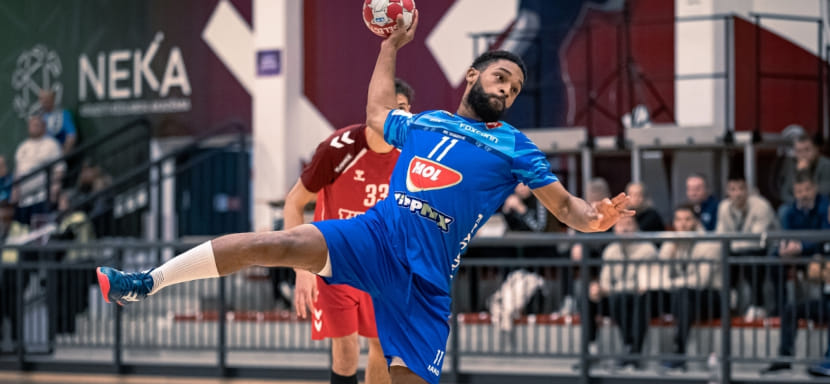 "Татабанья" Дмитрия Житникова и "Балатонфюред" одержали победы в домашних матчах мужского чемпионата Венгрии