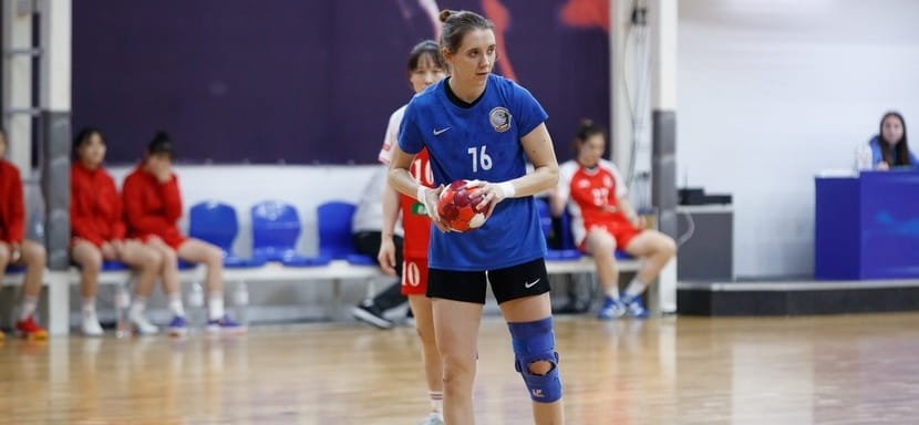 Россия. Екатерина Нефёдова: "Когда хоккейный "Локомотив" разбился, мне кажется, весь город плакал. Ещё, знаете, как декорация: пасмурно, дождь…"