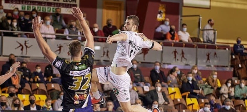 Франция. Трансферный слух. "Нант" готов заплатить "Адемару" 40 тысяч евро за переход серба Марко Милосавлевича прямо сейчас