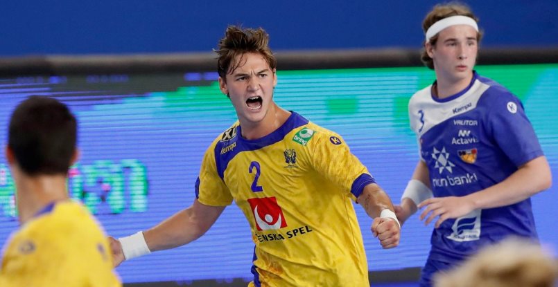 Халльбак второй год подряд стал лучшим игроком июля-августа по версии ЕГФ, Кайдон завоевала награду впервые