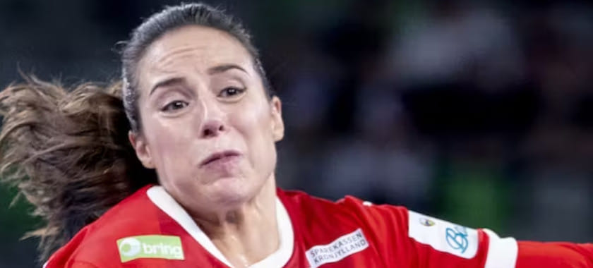 Франция. "Он был не в суставе, виднелась кость". Датская полусредняя "Меца" Луизе Бургорд пропустит от трёх до шести недель