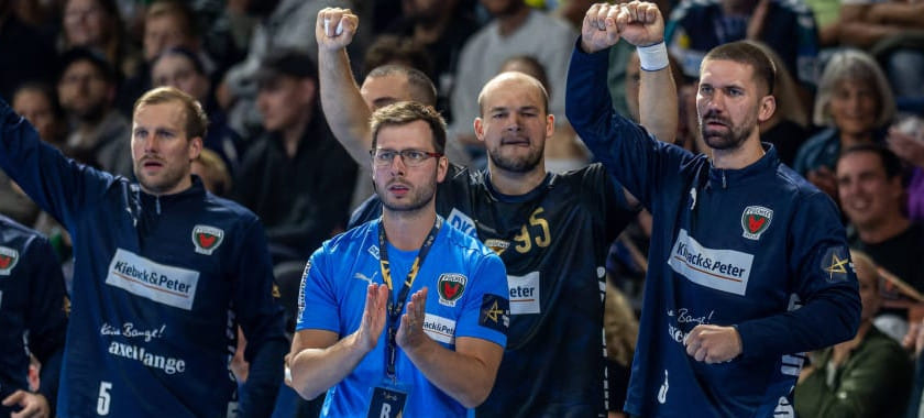 "Берлин" объявил о продлении контрактов с капитаном Максом Дарем и Фабианом Виде, выступающим за "лисов" с 2012 года