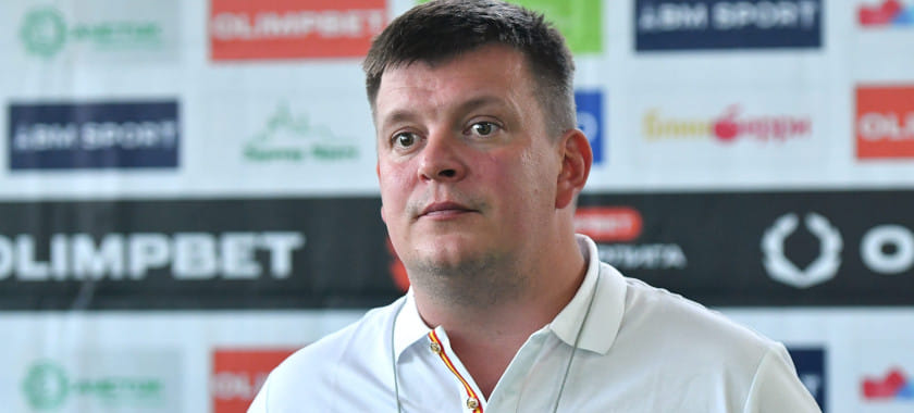 Юрий Орлов о матче с "Динамо": "Хотел бы обратить внимание судейской комиссии на пару моментов. В одном не показали красную карточку"