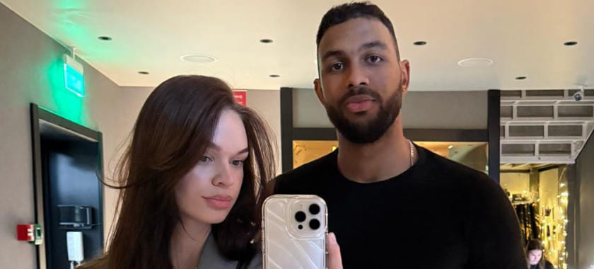 Яна Сотникова: "Мы с Димой жутко боимся высоты, но хотим прыгнуть с парашютом, чтобы перебороть страх"