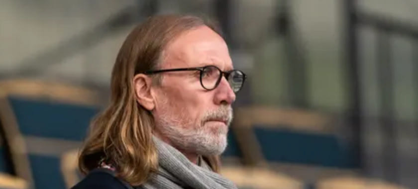 Экс-наставник сборной Швеции Стаффан Олссон стал тренером юниорской команды "Хаммарбю". Он возглавлял основной состав с 2005 по 2011 годы