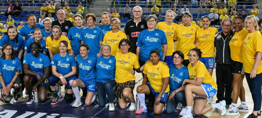 Франция. "Мец" провёл матч ветеранов. С разницей 5 мячей команда Екатерины Андрюшиной победила команду Жервез Пирсон