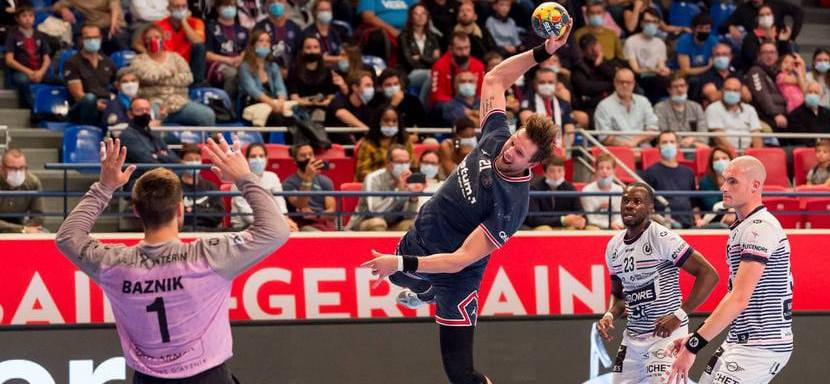 Франция. Представители "Пари Сен-Жермен" Камиль Сыпшак и Люк Стейнс вошли в символическую сборную 15-го тура