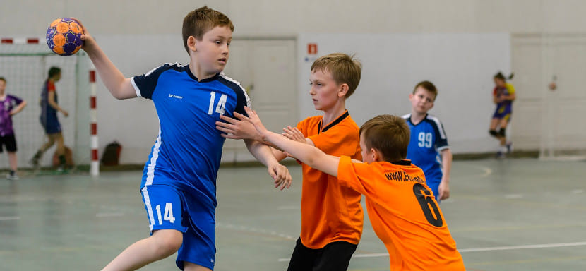 Детский фестиваль гандбола. "Когда у детей получается, ты получаешь эмоций больше, чем игроки". Тренер детской команды об ощущениях от работы (ВИДЕО)