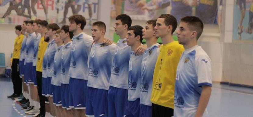 Рулевой юношеской сборной России Сергей Клёнов вызвал 21 гандболиста для подготовки к товарищеским матчам с белорусами и иранцами