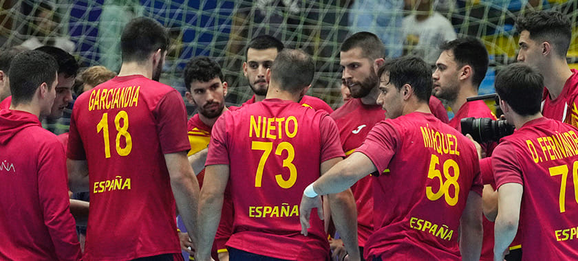 Средиземноморские игры. В полуфинале испанцы и сербы забросили 80 мячей на двоих. В решающем матче пиренейцы сыграют с Египтом