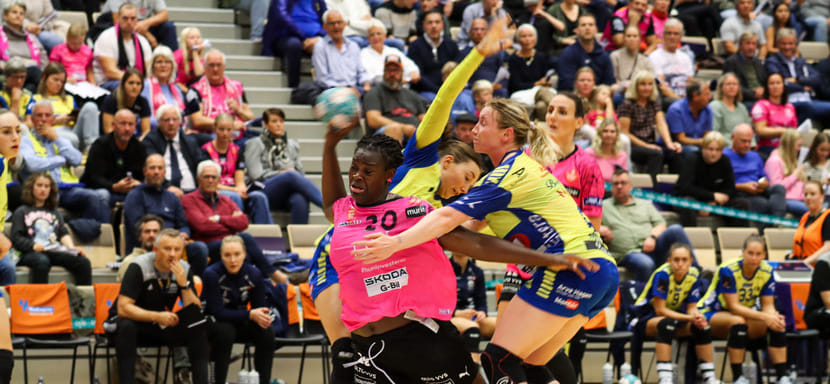 Норвегия. "Кристиансанд" Анны Вяхиревой вышел в единоличные лидеры чемпионата после победы над "Сторхамаром"