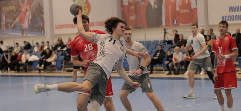 Сергей Клёнов: "Хочу похвалить ребят. Их мотивация и заряженность помогли нам добиться успеха в первой встрече с белорусами"