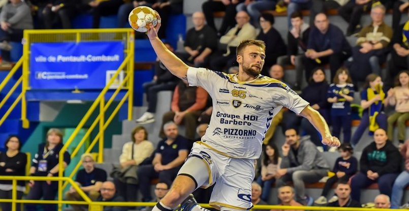 Франция. Шесть голов Вадима Гайдученко помогли "Сен-Рафаэлю" обыграть "Понто-Комбо" и еще четыре результата