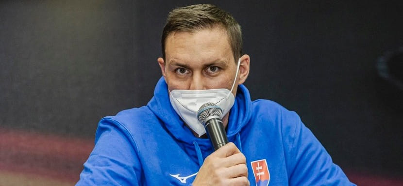 ЧЕ-2022. Петер Кукучка: "Мой помощник Антл будет присылать нам некоторую информацию прямо во время матча, мы можем с ним созвониться в перерыве"