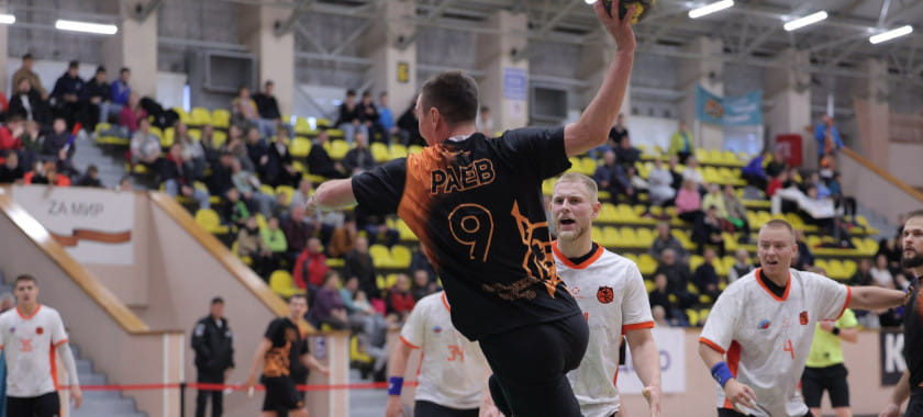 После травмы Ершова Павлюков судил в одиночку. И зафиксировал первую победу в сезоне "Динамо-Сунгуля"