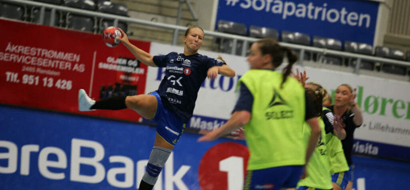 Норвегия. Шведская полусредняя "Сторхамара" Кассандра Толльбринг из-за проблем с мениском выбыла на длительный срок