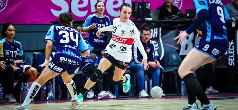 Пять голов россиянки Анны Вяхиревой поспособствовали победе "Бреста" над "Дижоном" и остальные результаты среды в чемпионате Франции