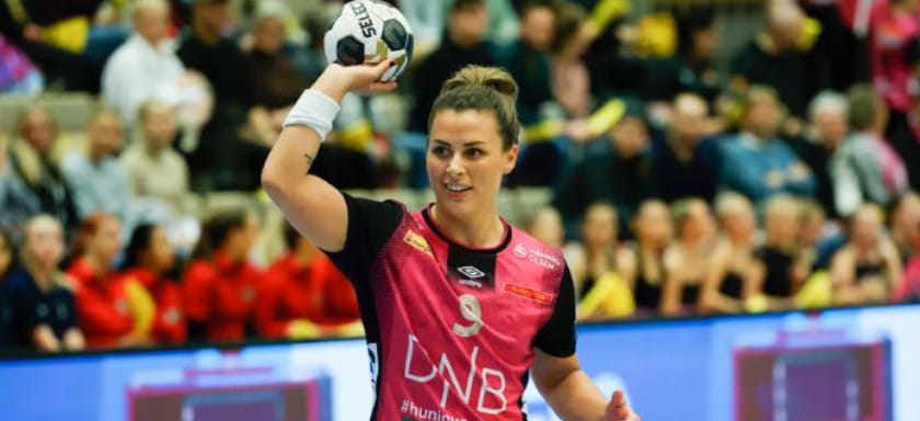 Правая полусредняя "Эсбьерга" Нура Мёрк о своем камбэке после беременности и родов: "Вернуться на площадку — суперкруто"