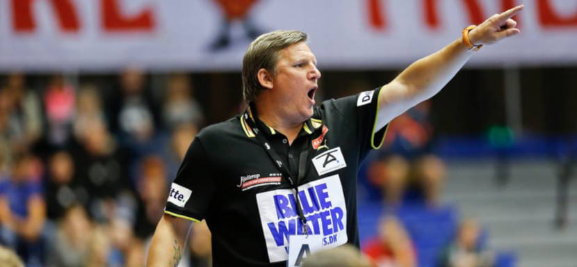 ЧЕ-2022. Главный тренер сборной Дании Николай Якобсен самоизолировался до старта тренировочного сбора команды