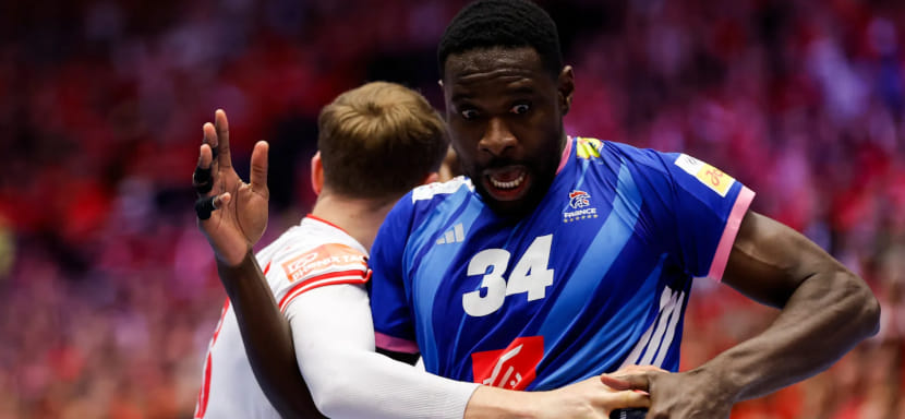 Сборная Дании вырвала победу у команды Франции и набрала первые очки в основном раунде домашнего чемпионата Европы