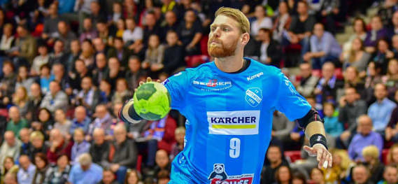 Бундеслига. 38-летний линейный Мануэль Шпет, завершивший карьеру в 2022 году, может сыграть два матча за "Штутгарт" в этом сезоне