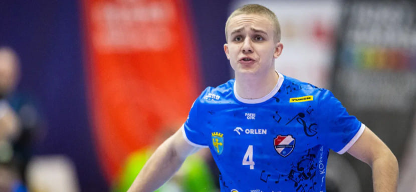 Польша. 11 мячей Петра Свата не уберегли "Пётрковянина" от гостевого поражения в матче с "Гвардией" в единственном матче дня