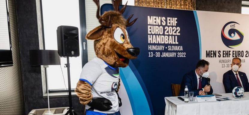 ЧЕ-2022. "Он приветлив, открыт и любит веселиться". Олень Трикки избран талисманом мужского континентального форума в Венгрии и Словакии