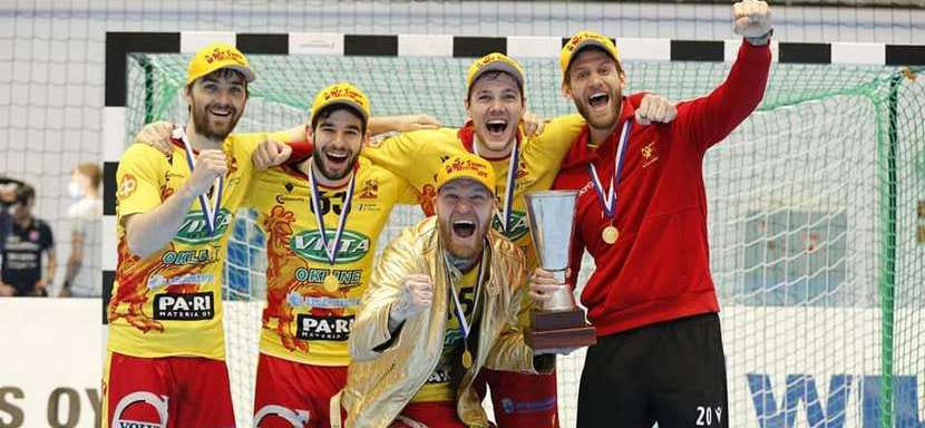 "Кокс" выиграл у "Диккена" финальную серию чемпионата Финляндии. Для клуба из Риихимяки это двенадцатый титул