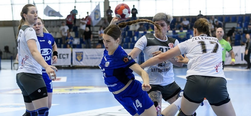 Суперлига Олимпбет. В женском чемпионате сегодня состоится одна игра: "Астраханочка" примет тольяттинскую "Ладу". Известны составы команд