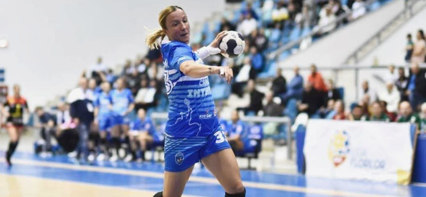 Румыния. Экс-ростовчанка правая крайняя Катарина Крпеж-Шлезак и правая полусредняя Елена Живкович пополнили ряды "Короны"