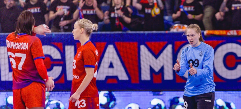 ЦСКА в домашнем финале Кубка России одержал волевую победу над "Ростовом" и взял трофей в 4-й раз в истории. У Полины Маркиной 12 сейвов