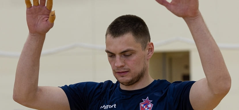 Александр Коваленко: "Обследование покажет, что у меня за травма. Нос и без того был кривоват, а теперь он, похоже, стал ещё кривее"