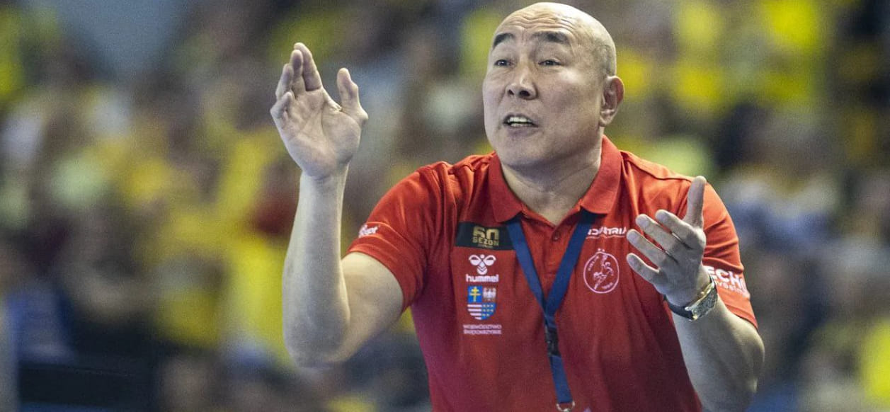 Трансферный слух. Немецкий "Киль" провел переговоры с главным тренером польского "Кельце" Талантом Дуйшебаевым и его сыном Алексом