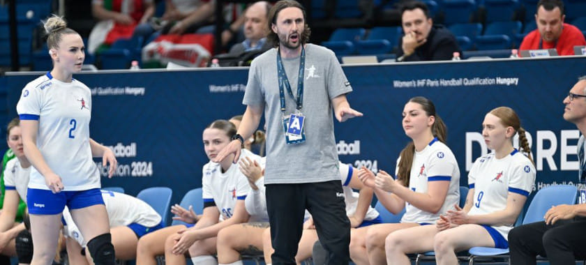 Главный тренер сборной Великобритании Марк Хокинс об участии в олимпийской квалификации: "Предложил игрокам поехать в Венгрию в группе WhatsApp"