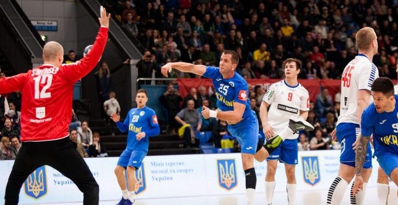 Павел Гурковский: "В "Моторе" 55 номер занят моим кумом Геннадием Комком. Поэтому я выбрал номер 25, как и в сборной"