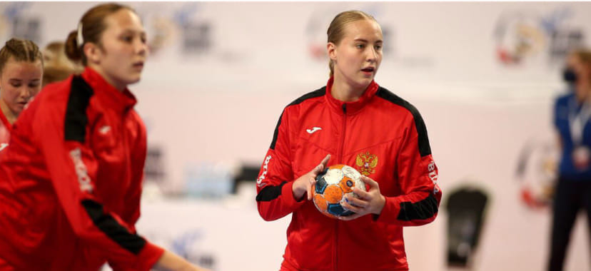 В заключительном матче на турнире в Венгрии девичья сборная России во главе с Алексеем Гумяновым сыграла вничью с француженками