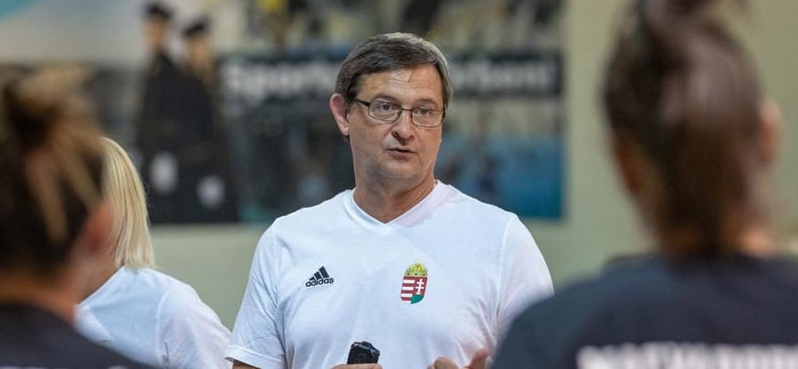 Венгрия. Главный тренер женской сборной Владимир Головин: "Каждая минута, которую команда проводит вместе, имеет значение"