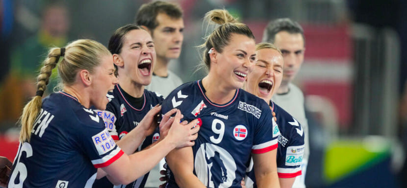 ЧЕ-2022. Нура Мёрк после победного финала: "Всё прошло сюрреалистично. Я очень горжусь командой, но не понимаю, как мы это делаем"