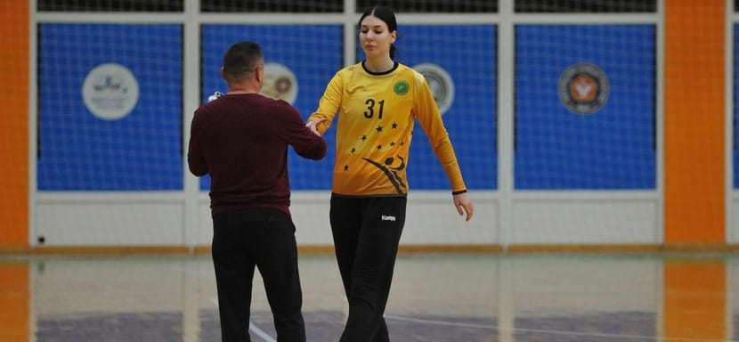 Голкипер Тамара Гобадзе, отыгравшая два года в АГУ-"Адыиф", подписала новый контракт с клубом из Майкопа