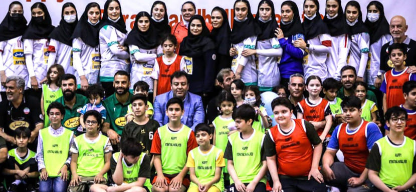 "Идея состоит в том, чтобы продвигать гандбол как весёлое занятие, чтобы побудить детей попробовать поиграть". Развитие ручного мяча в Иране