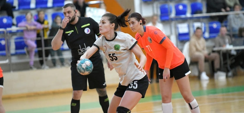 Olimpbet Суперлига. Левая полусредняя Алиса Дворцевая, расставшаяся с АГУ-"Адыиф", стала игроком тольяттинской "Лады"