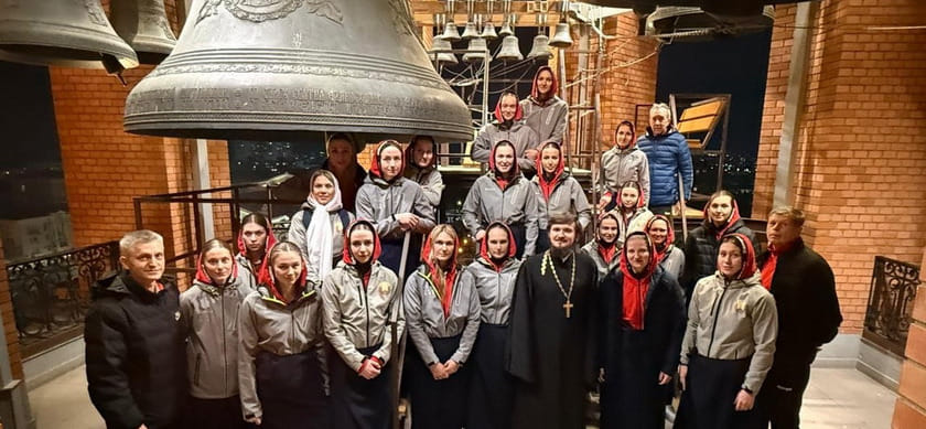 Женская сборная Беларуси на Пасху посетила в Волгограде кафедральный собор Александра Невского