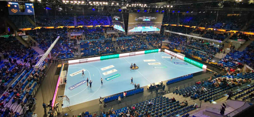 Ковид сверху. Пять причин, почему чемпионат Европы в Венгрии и Словакии нужно проводить в "пузырях"