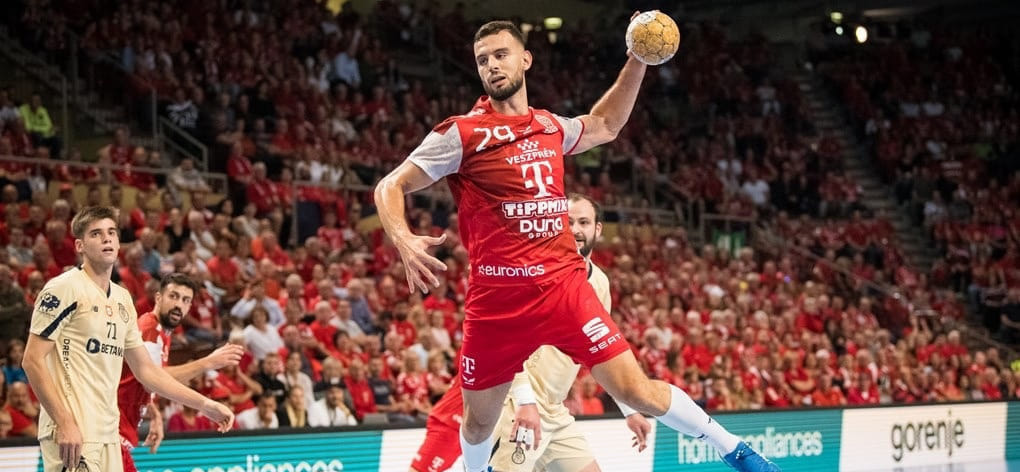 Лига чемпионов. ''Веспрем'' уверенно обыграл на домашней площадке ''Порту'', ''Монпелье'' в тяжелой борьбе смог одолеть "Целе"