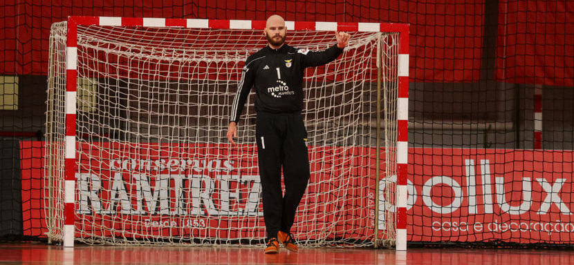 Венгрия. Датский голкипер Майк Йенсен расстался с португальской "Бенфикой" и стал игроком "Веспрема"